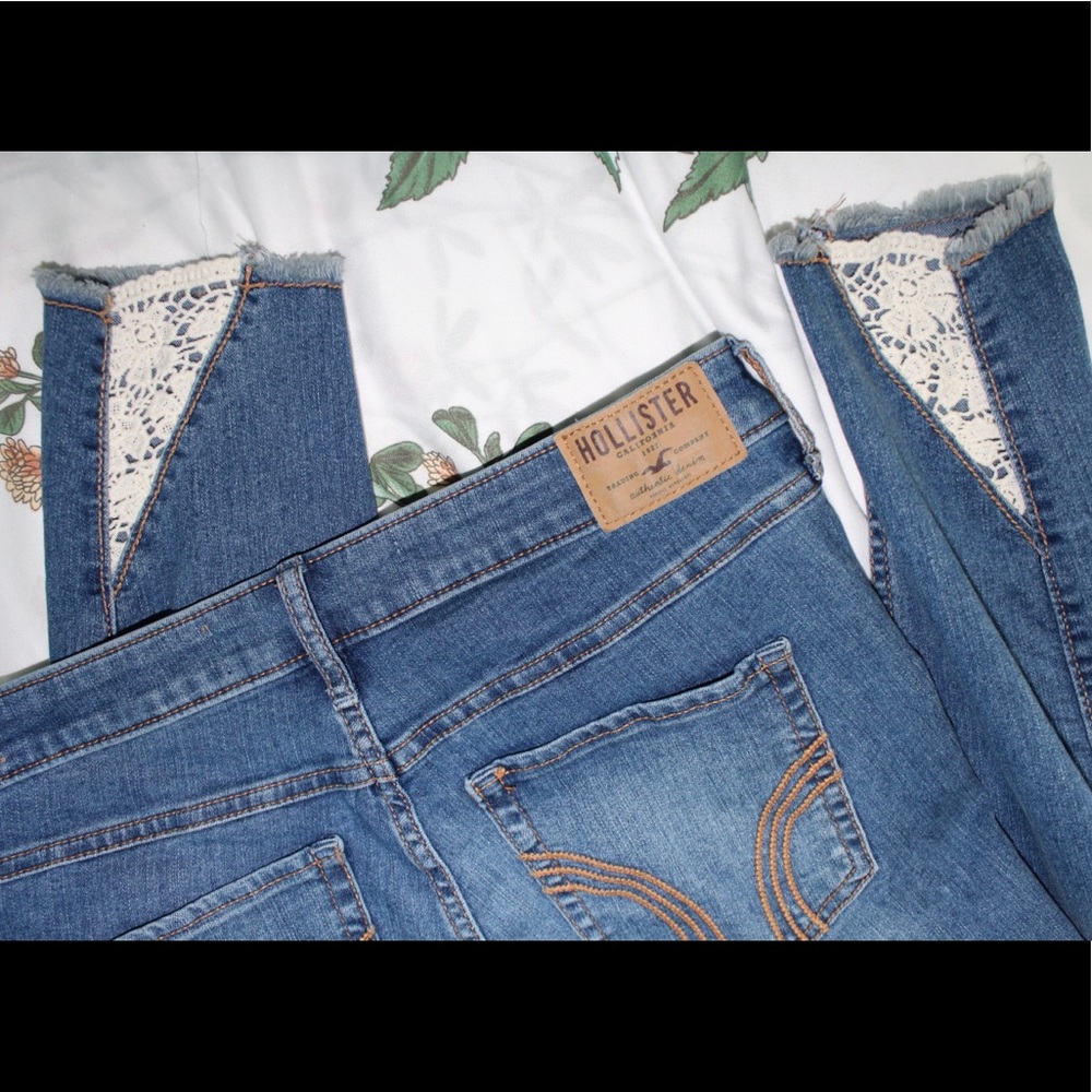 Hollister high rise crop, raw hem jeans!✨Like new!